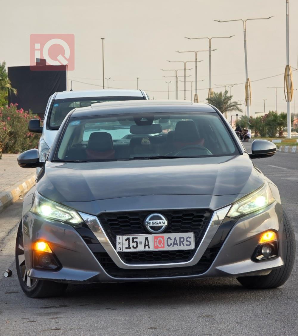 نيسان ألتيما